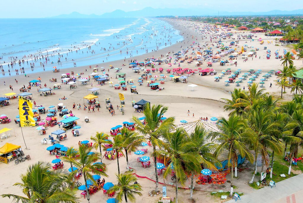 Orla movimentada da Praia de Cibratel