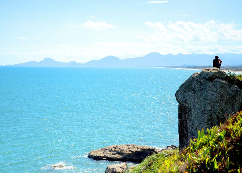 Contemplando o mar do alto do Morro do Paranambuco